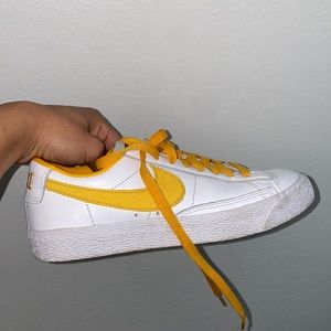 nike low blazers